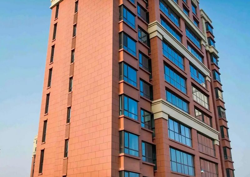住宅小区外墙仿石漆施工